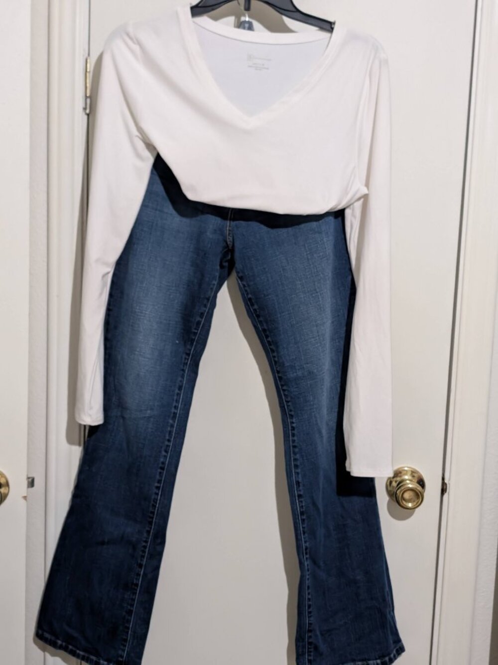 LEVI'S 515 BOOTCUT JEANS SIZE 6 W/NO BOUNDRIES WHITE TSHIRT